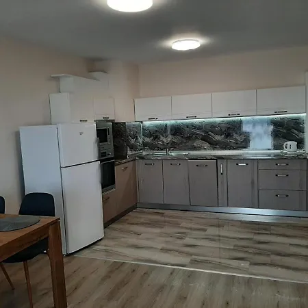 Deluxe 6 Apartment *