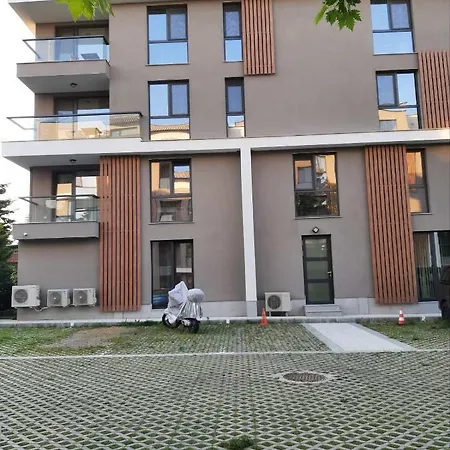 Deluxe 6 Apartment *