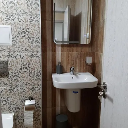 Deluxe 6 Apartment *