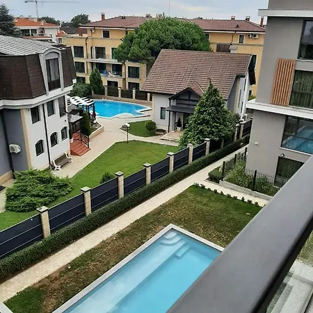 Deluxe 6 Apartment *