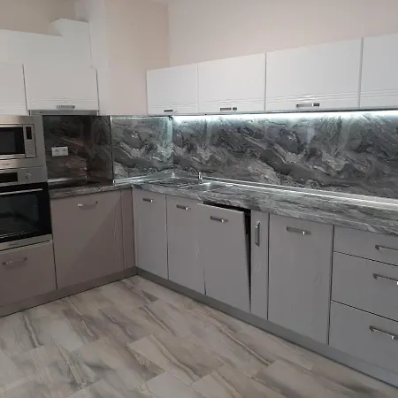 Apartment Deluxe 6 *