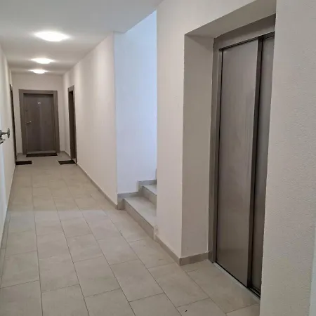 Deluxe 6 Apartment *