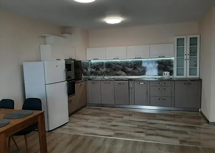 Deluxe 6 * Saints Constantine and Helena