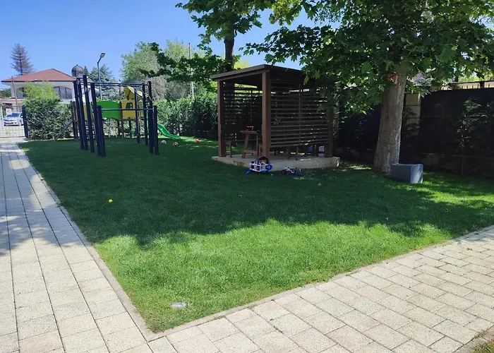 Deluxe 6 * Saints Constantine and Helena